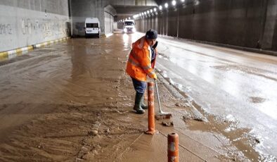 Antalya Büyükşehir Belediyesi, yaşanan sel felaketinin ardından yaraları sarmaya devam ediyor