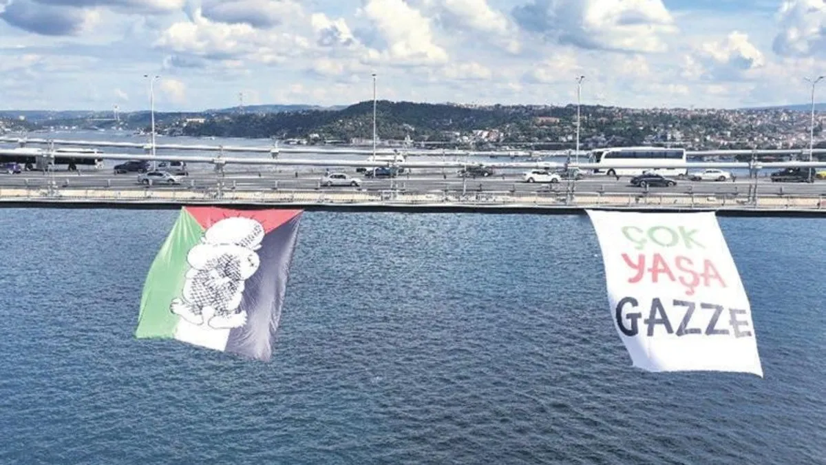 15 Temmuz Şehitler Köprüsü’ne Hanzala pankartı
