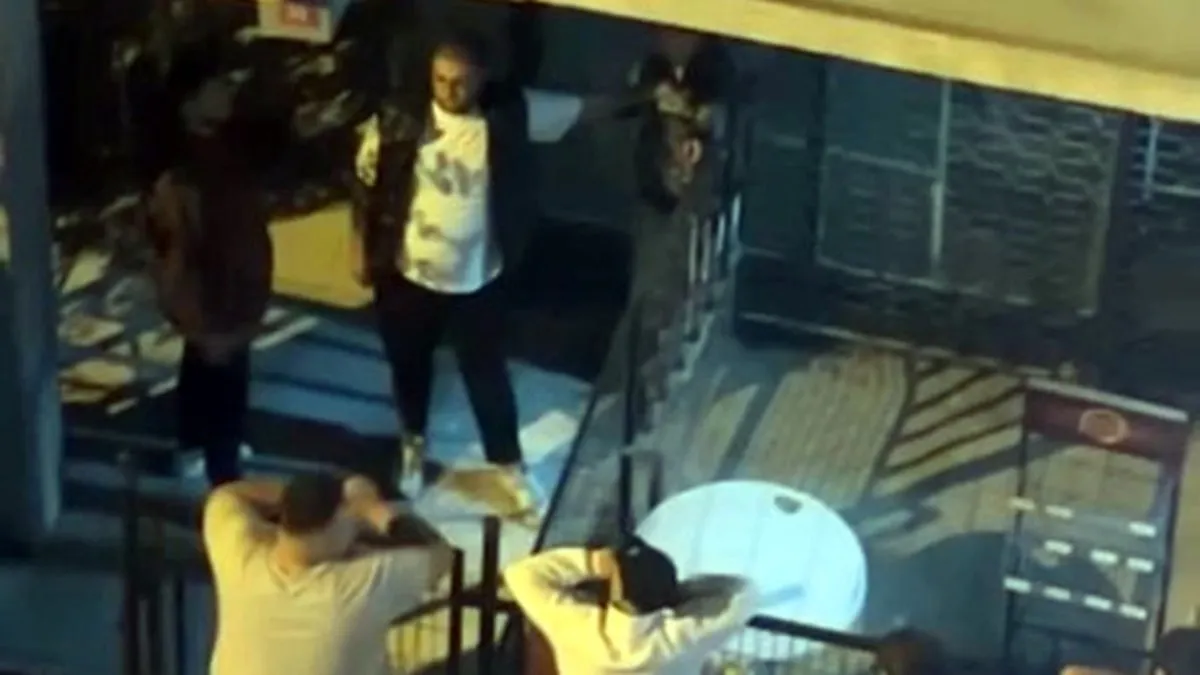 Avcılar’da sokakta kız kardeşine laf attılar: Sinirlenen ağabey yakalayıp tartakladı!