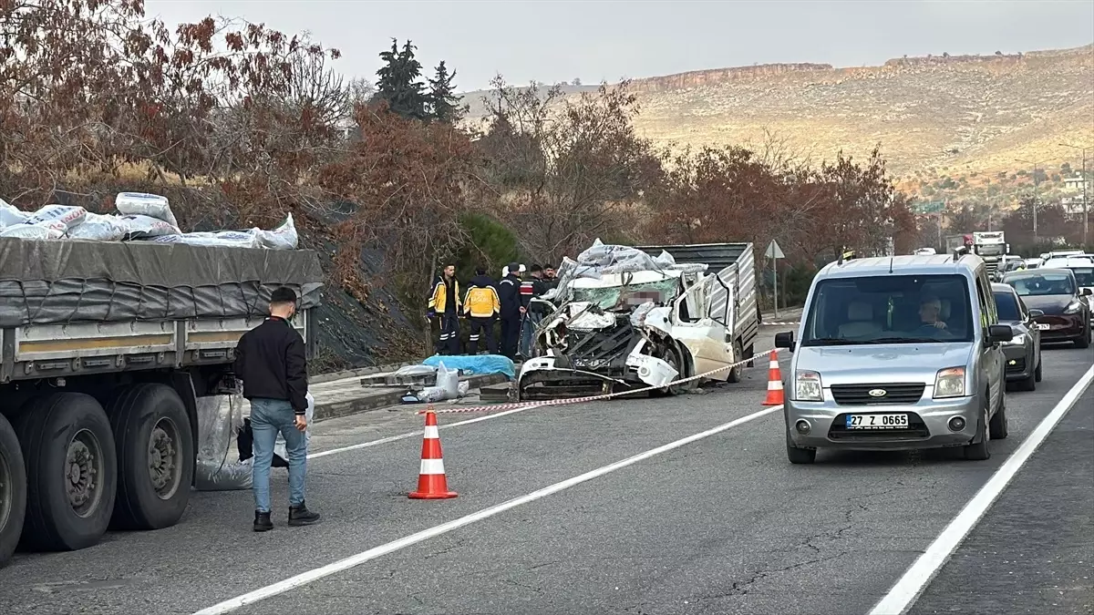 Gaziantep’te Kaza: Kamyonet Sürücüsü Hayatını Kaybetti