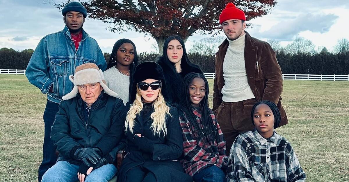 Madonna babası ve çocuklarını bir araya getirdi