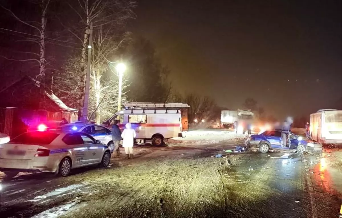 Moskova’da Otobüsle Çarpışan Araçta 3 Ölü