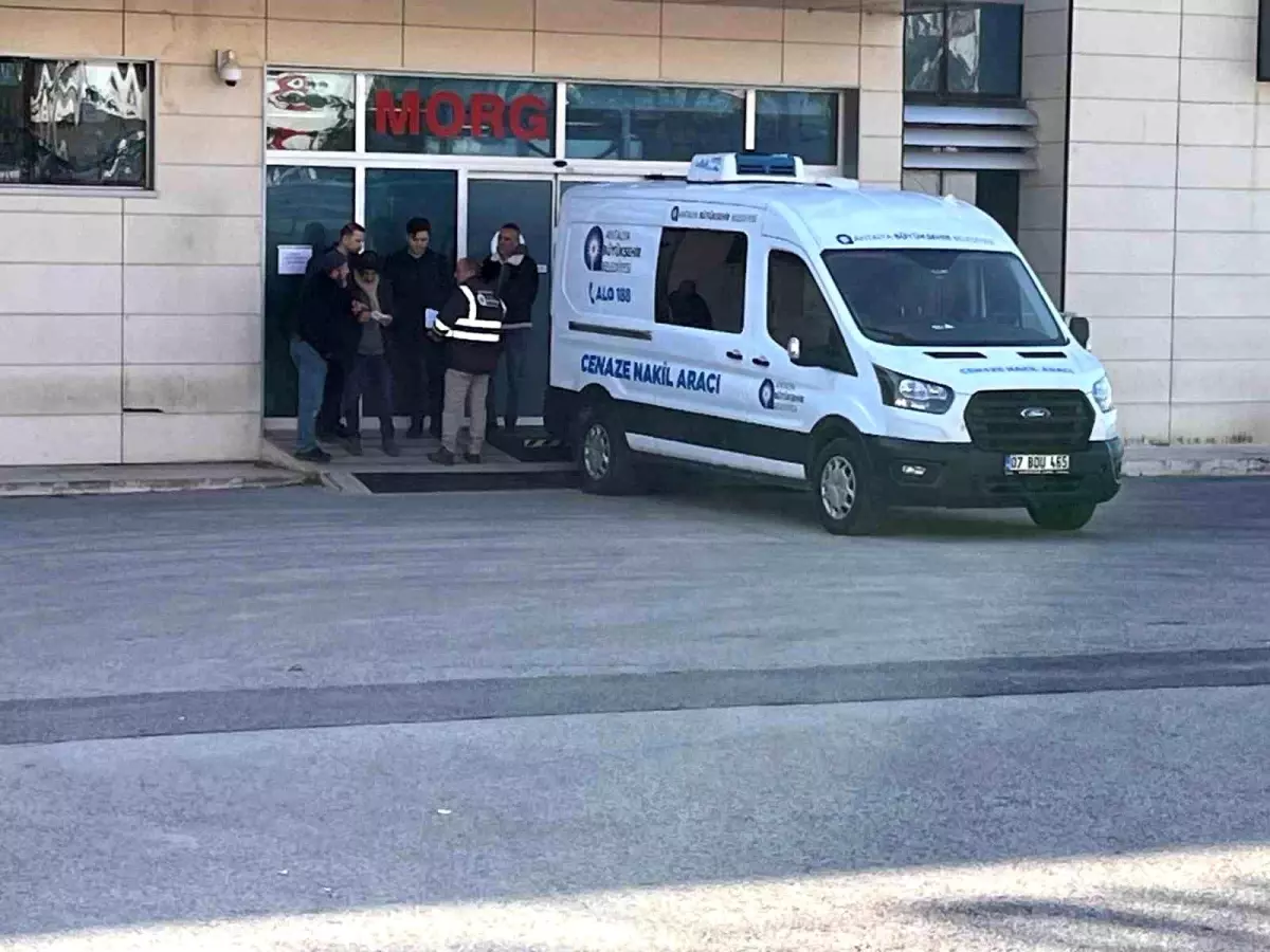 Antalya’da Otel Çalışanı Bıçaklanarak Öldürüldü