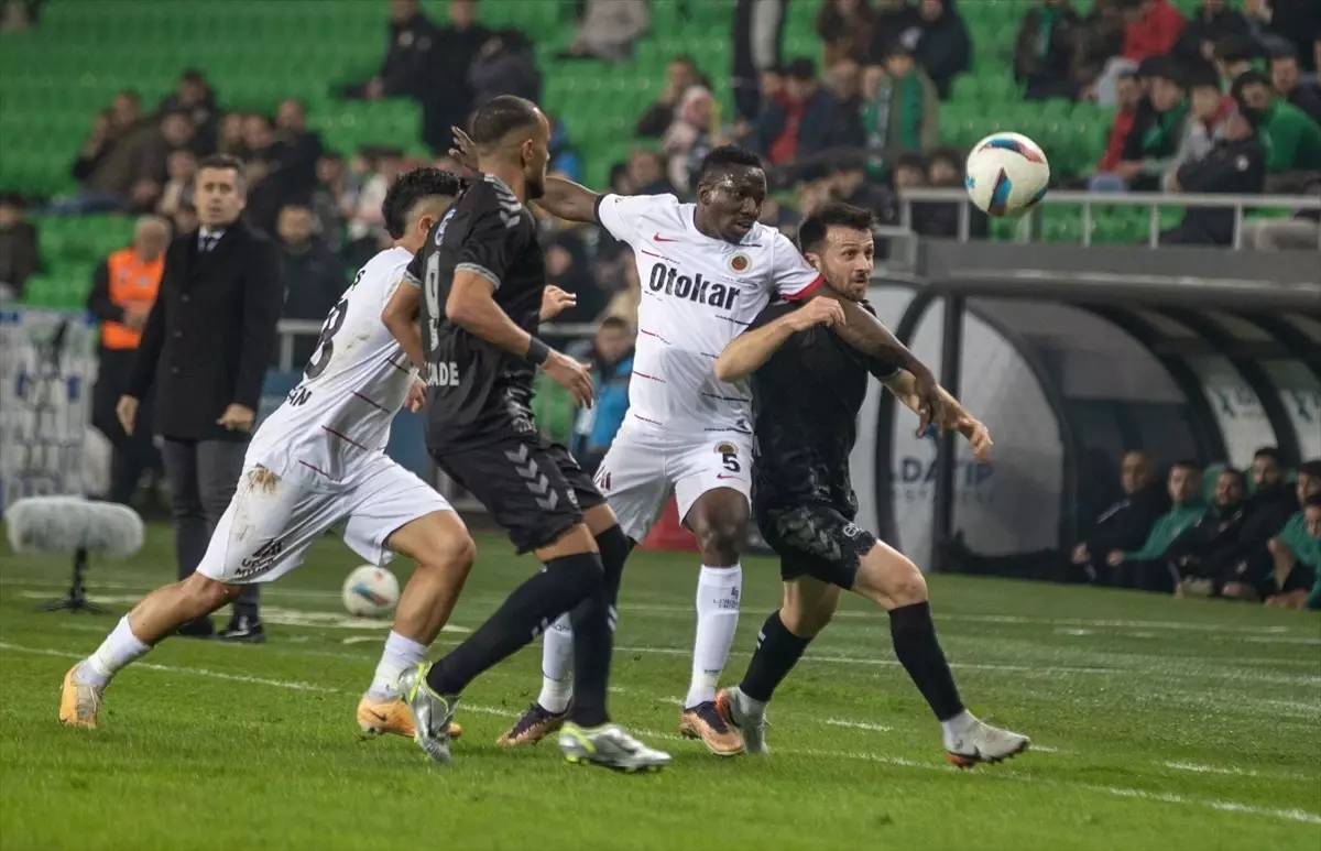 Sakaryaspor ile Gençlerbirliği 0-0 Berabere Kaldı