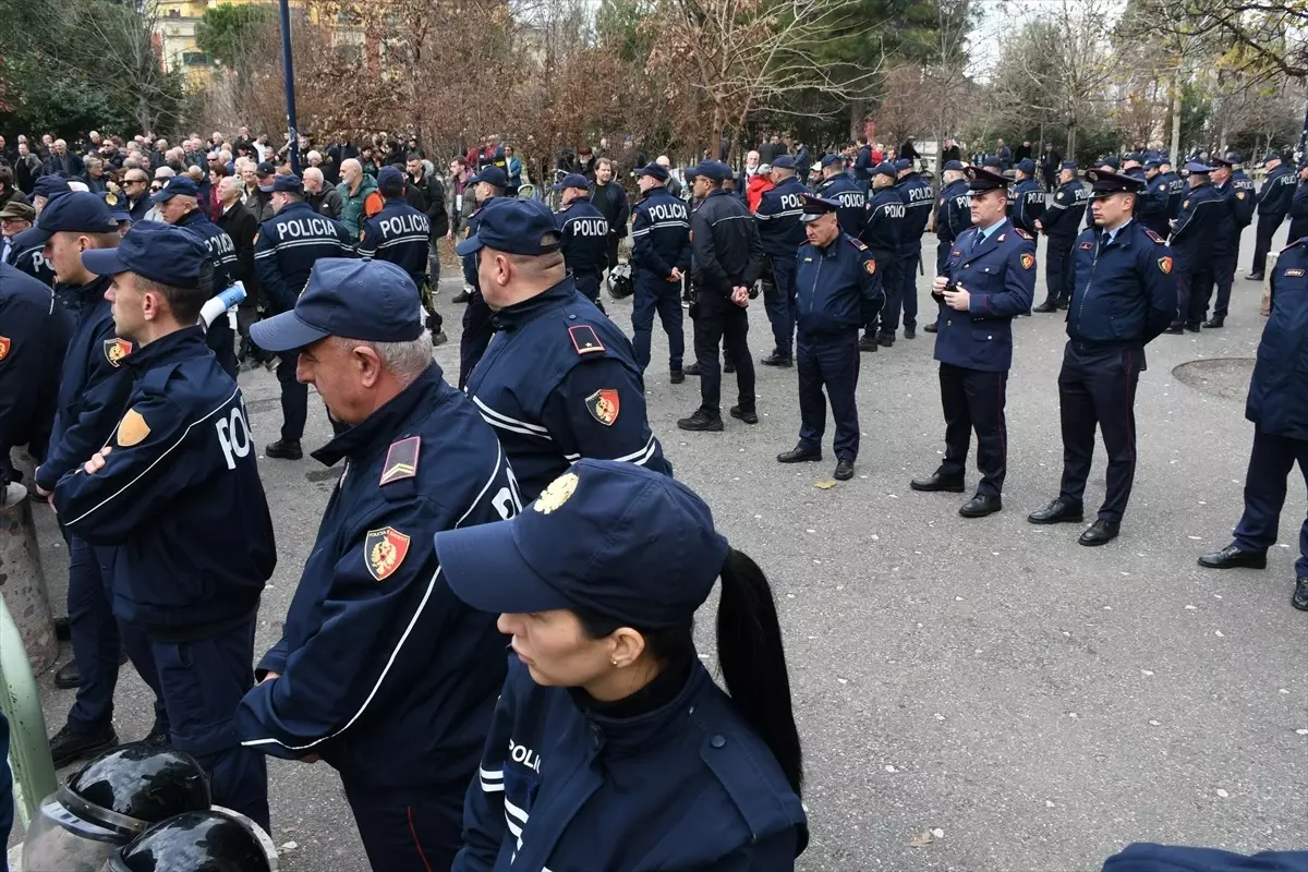 Tiran’da Veliaj’a İstifa Çağrısı Yenilendi