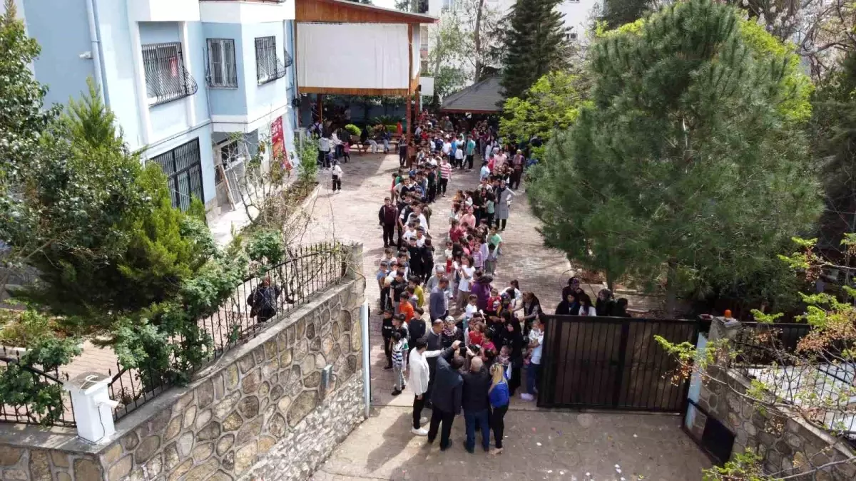Kozan’da Yaşlı Çiftin Bayram Geleneği