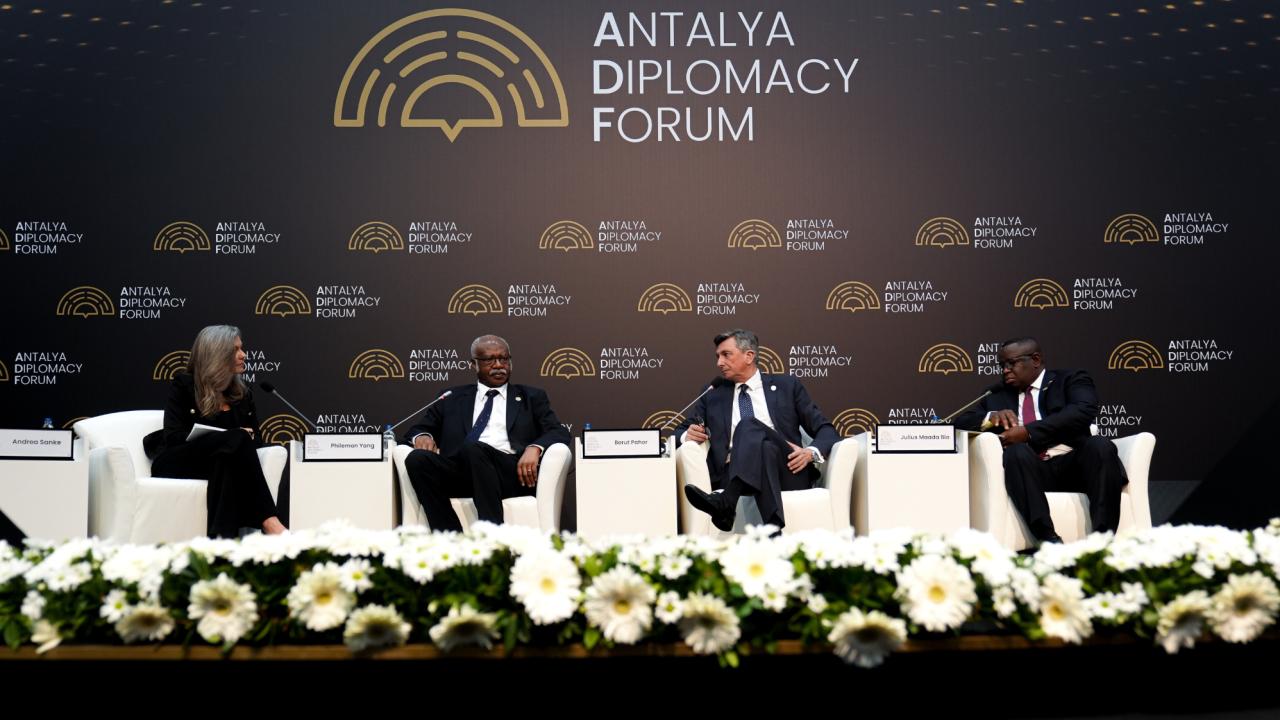 Antalya Diplomasi Forumu’nda, Ayrışan Dünyada Diplomasiyi Sahiplenmek paneli düzenlendi